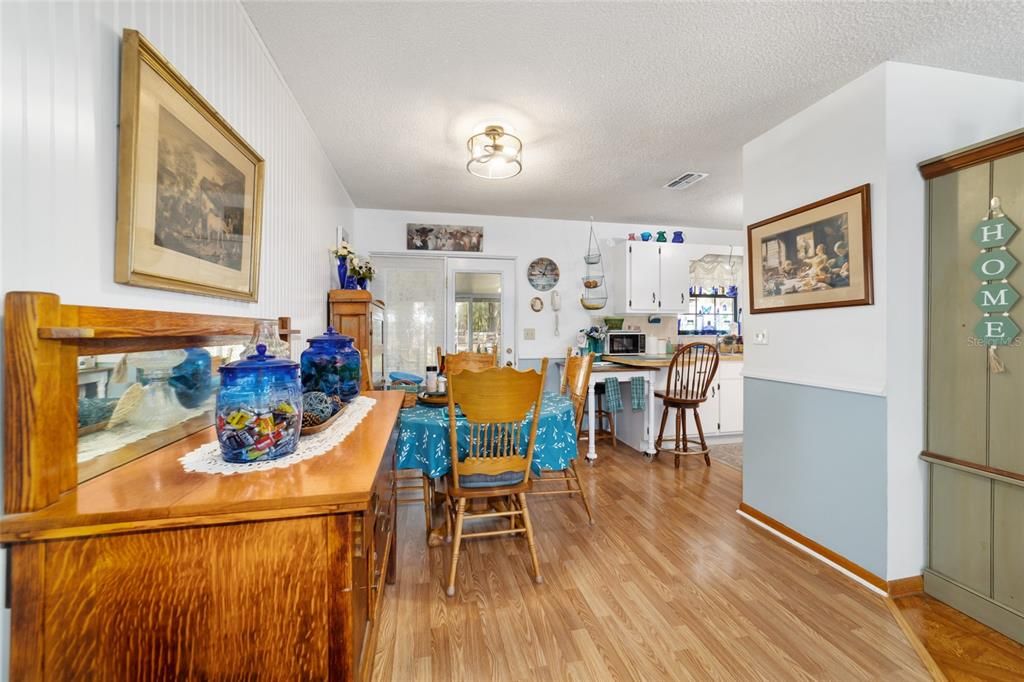 待售: $675,000 (3 贝兹, 2 浴室, 1430 平方英尺)