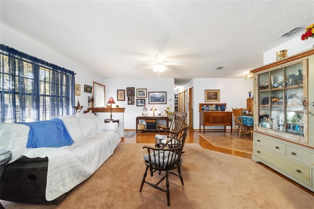 待售: $675,000 (3 贝兹, 2 浴室, 1430 平方英尺)