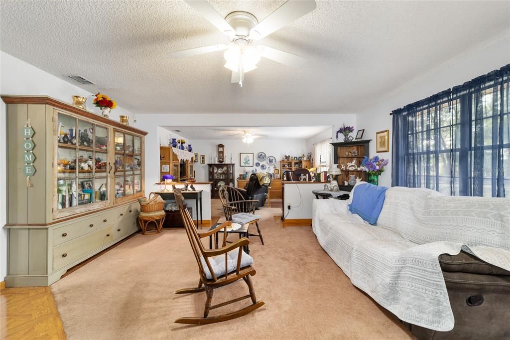 待售: $675,000 (3 贝兹, 2 浴室, 1430 平方英尺)