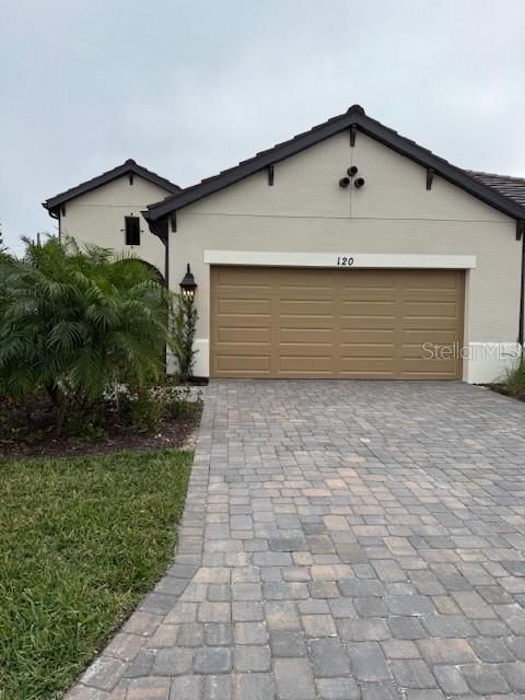 Recently Sold: $470,000 (3 beds, 2 baths, 1848 Square Feet)