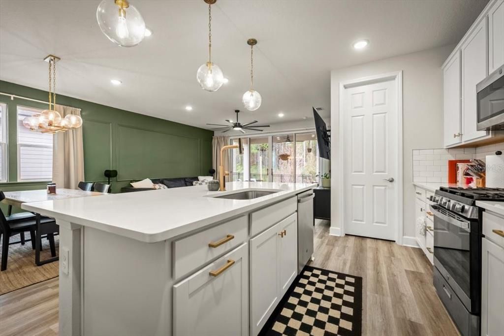 Kitchen island with sink and dishwasher