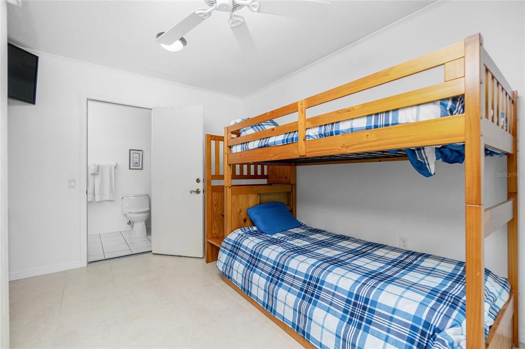 For Rent: $6,680 (3 beds, 2 baths, 1620 Square Feet)