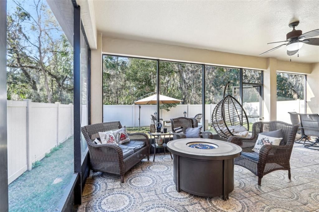 Под контрактом: $695,000 (5 спален, 3 ванн, 3418 Квадратных фут)