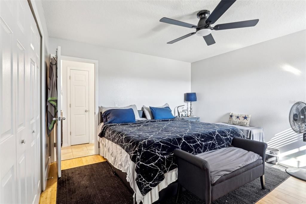 Под контрактом: $695,000 (5 спален, 3 ванн, 3418 Квадратных фут)