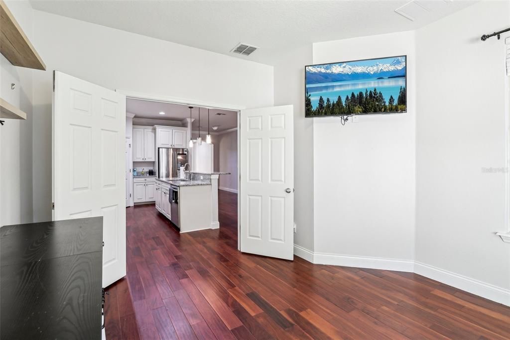 Под контрактом: $695,000 (5 спален, 3 ванн, 3418 Квадратных фут)