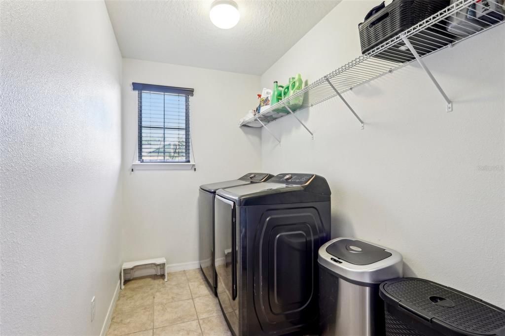 Под контрактом: $695,000 (5 спален, 3 ванн, 3418 Квадратных фут)