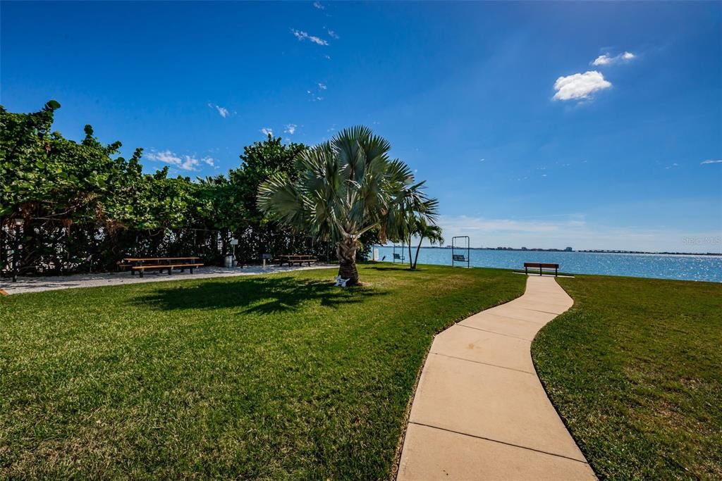 Active With Contract: $129,000 (1 beds, 1 baths, 1060 Square Feet)