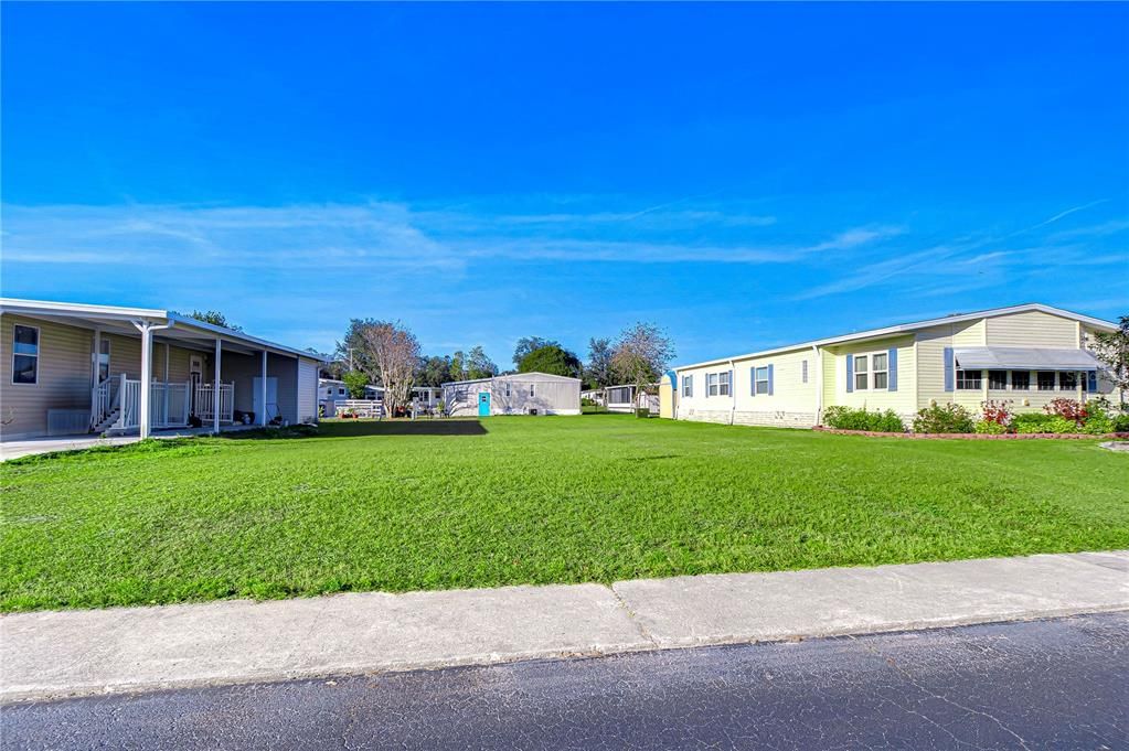 На продажу: $42,500 (0.12 acres)