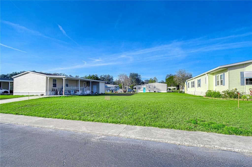 На продажу: $42,500 (0.12 acres)