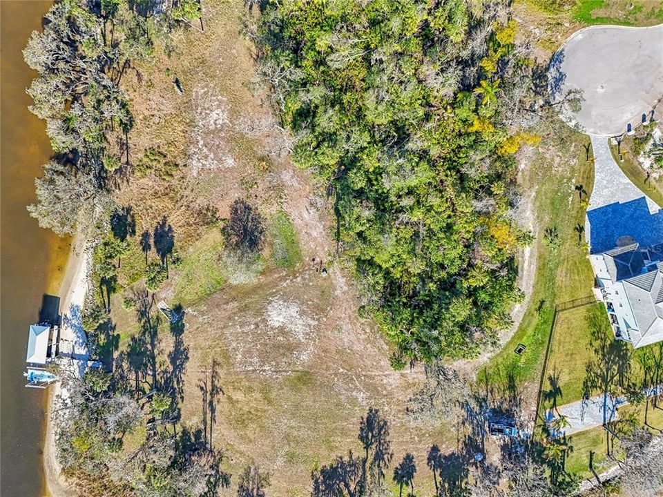 待售: $375,000 (0.64 acres)