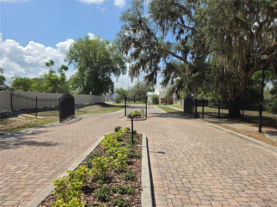 En Venta: $349,000 (0.64 acres)