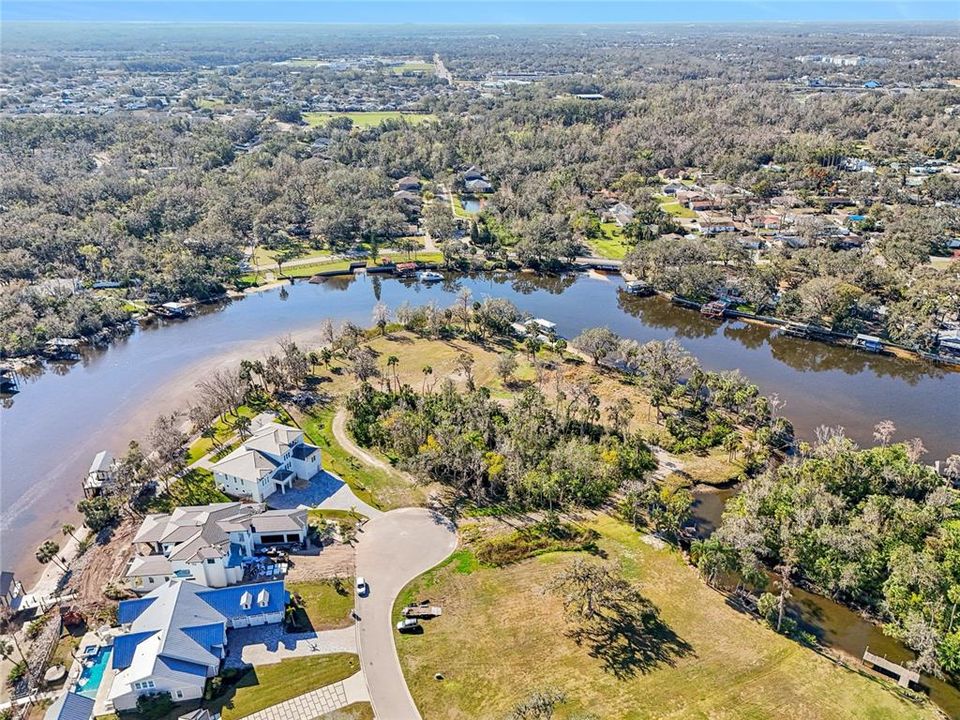 待售: $375,000 (0.64 acres)