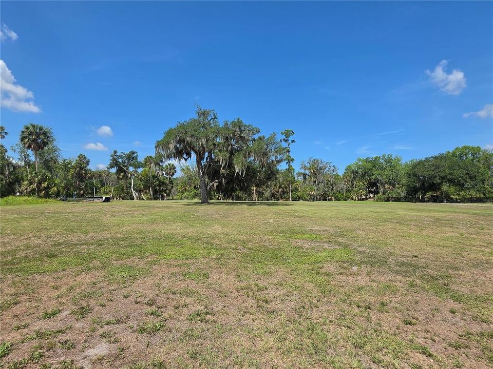 En Venta: $349,000 (0.64 acres)