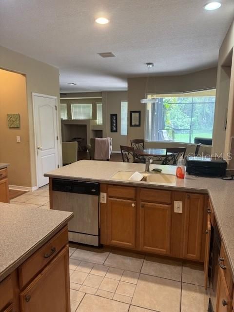 Active With Contract: $585,000 (5 beds, 3 baths, 3284 Square Feet)