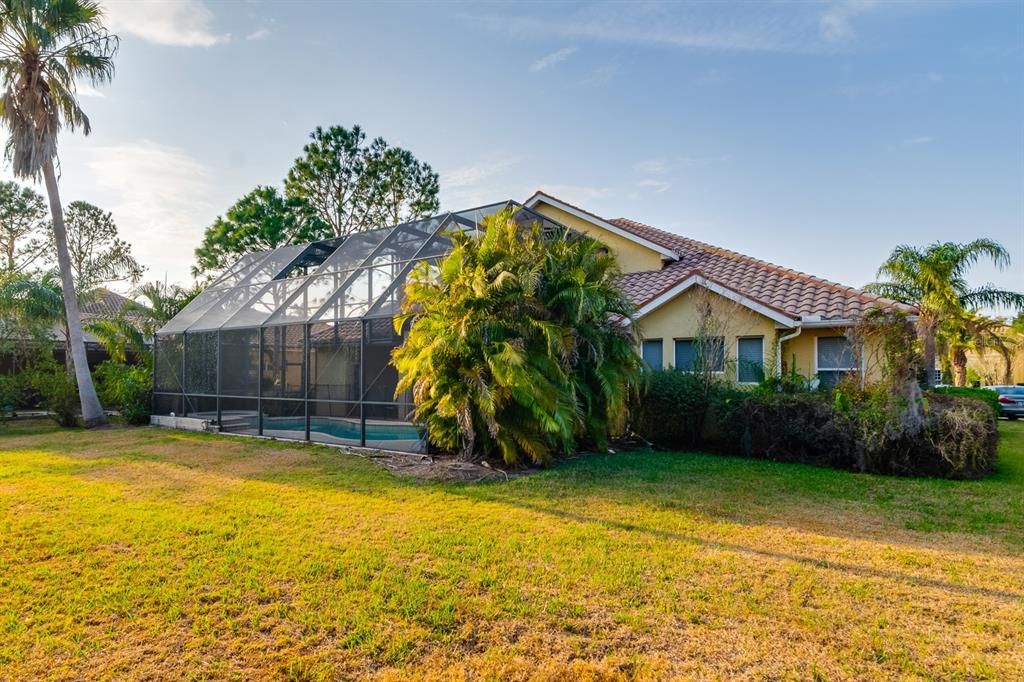 Active With Contract: $585,000 (5 beds, 3 baths, 3284 Square Feet)