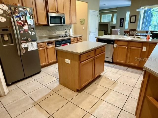 Active With Contract: $585,000 (5 beds, 3 baths, 3284 Square Feet)