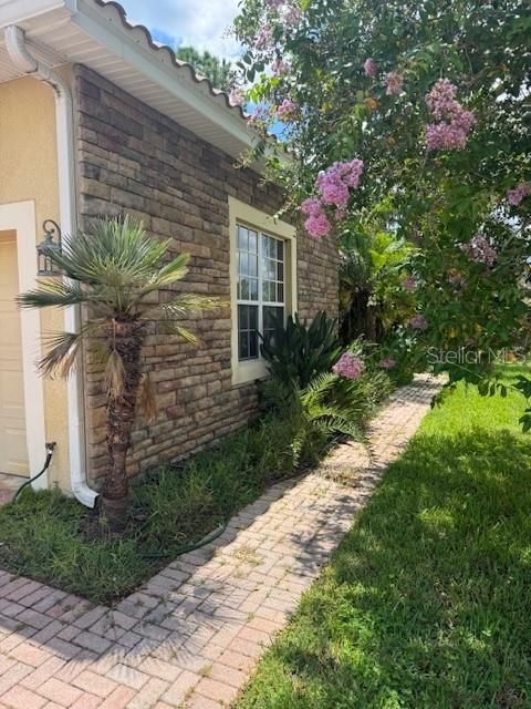 Active With Contract: $585,000 (5 beds, 3 baths, 3284 Square Feet)