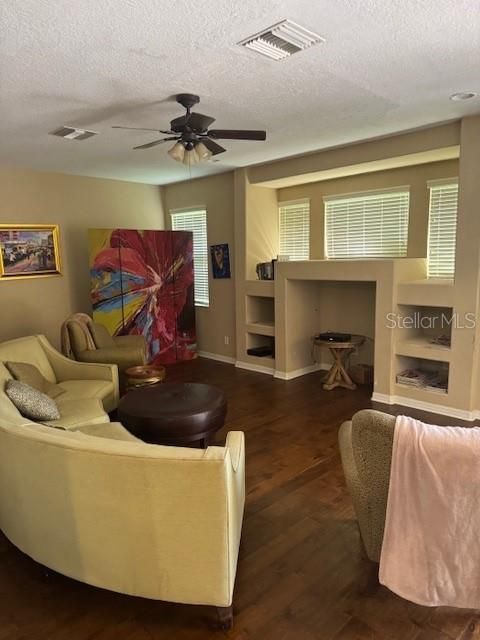 Active With Contract: $585,000 (5 beds, 3 baths, 3284 Square Feet)