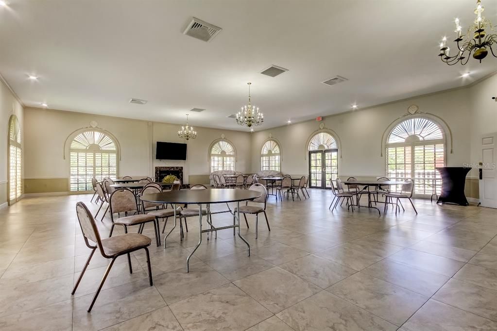 合同活跃: $699,000 (2 贝兹, 2 浴室, 1960 平方英尺)