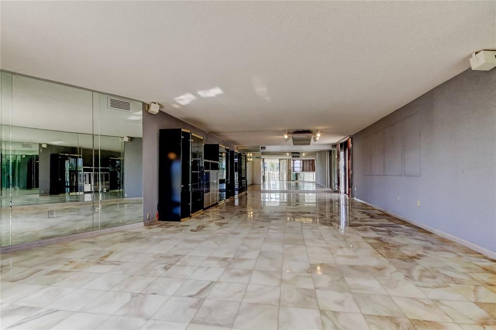 合同活跃: $699,000 (2 贝兹, 2 浴室, 1960 平方英尺)