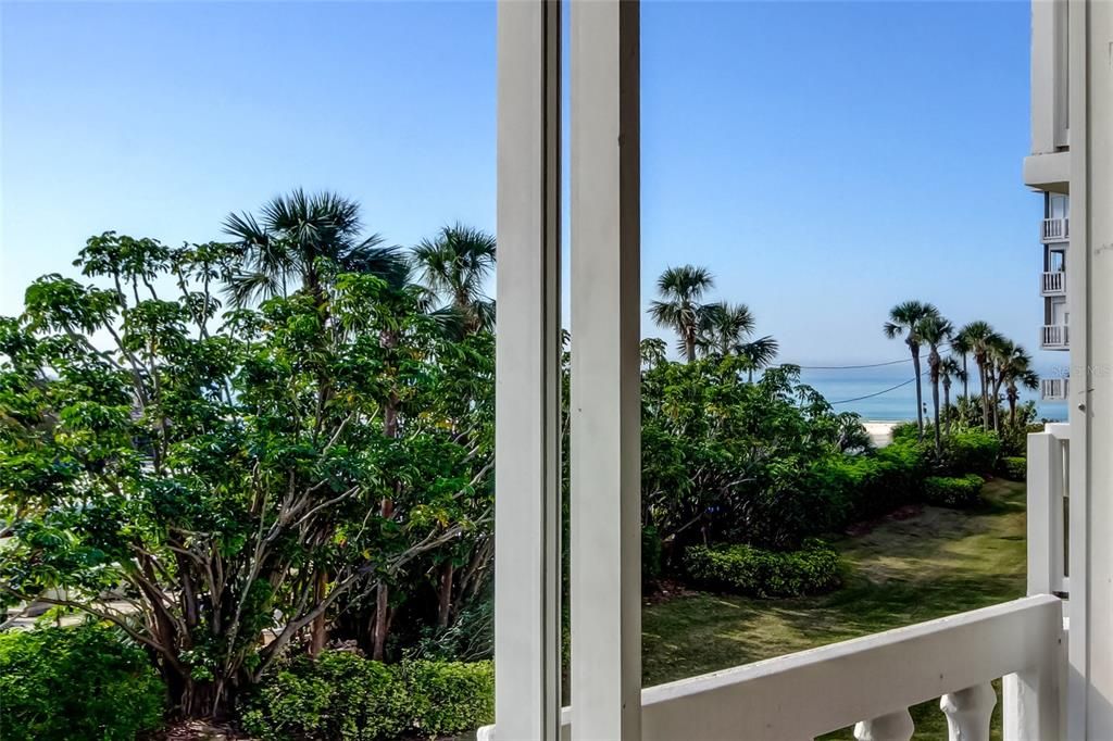 合同活跃: $699,000 (2 贝兹, 2 浴室, 1960 平方英尺)