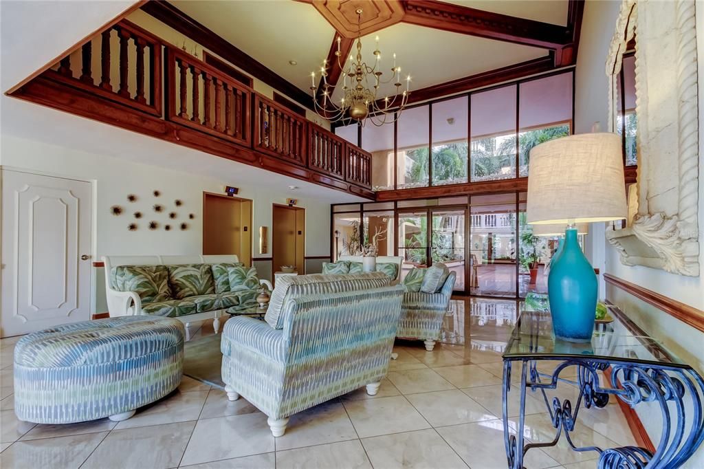 合同活跃: $699,000 (2 贝兹, 2 浴室, 1960 平方英尺)