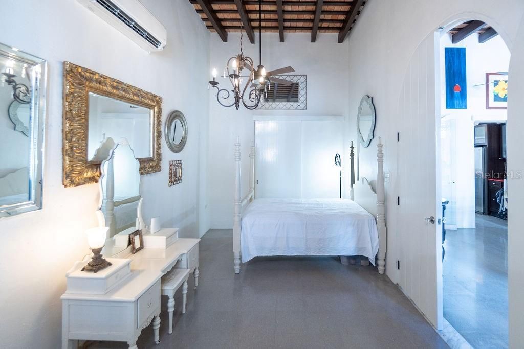 Activo con contrato: $1,899,000 (2 camas, 2 baños, 1913 Pies cuadrados)