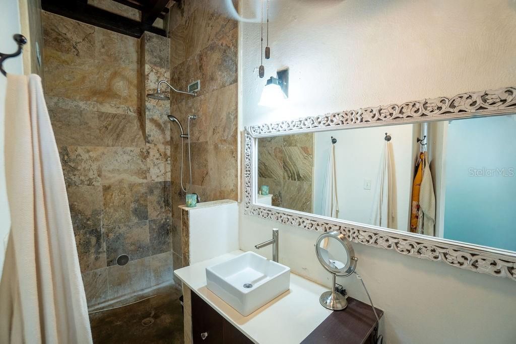 Activo con contrato: $1,899,000 (2 camas, 2 baños, 1913 Pies cuadrados)