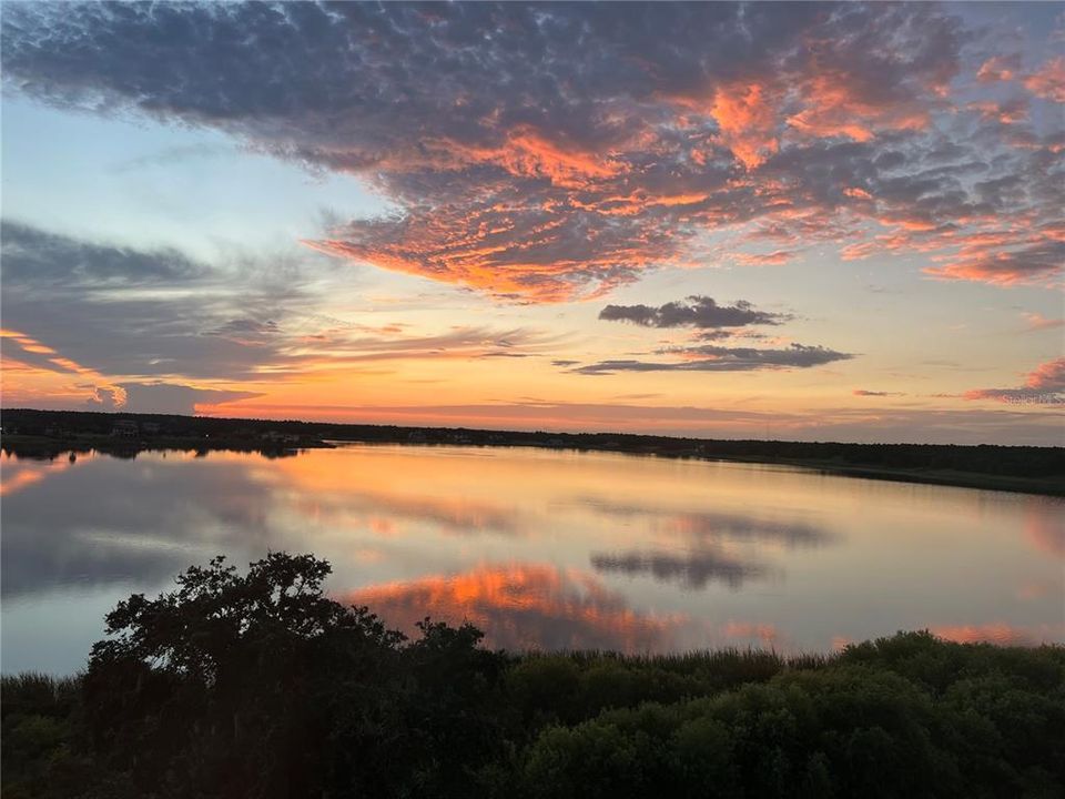 For Sale: $489,000 (3 beds, 3 baths, 1568 Square Feet)