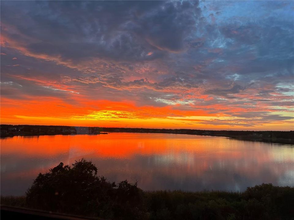 For Sale: $489,000 (3 beds, 3 baths, 1568 Square Feet)