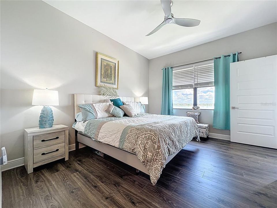 For Sale: $489,000 (3 beds, 3 baths, 1568 Square Feet)