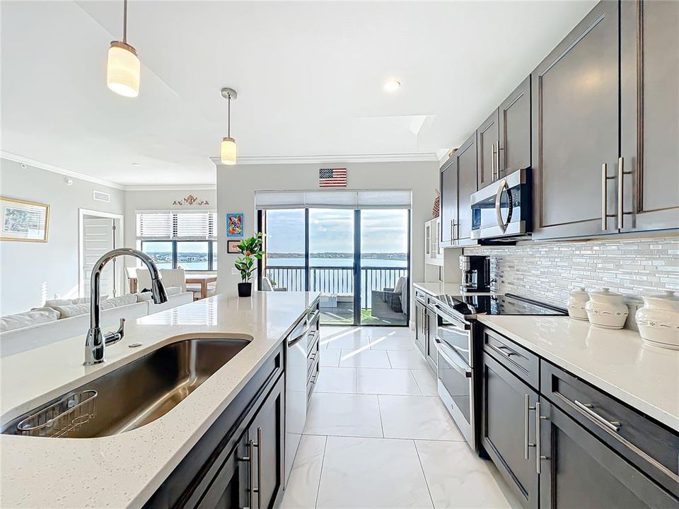 For Sale: $489,000 (3 beds, 3 baths, 1568 Square Feet)