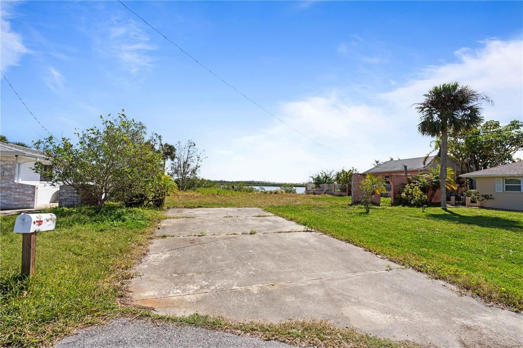 待售: $499,000 (0.35 acres)