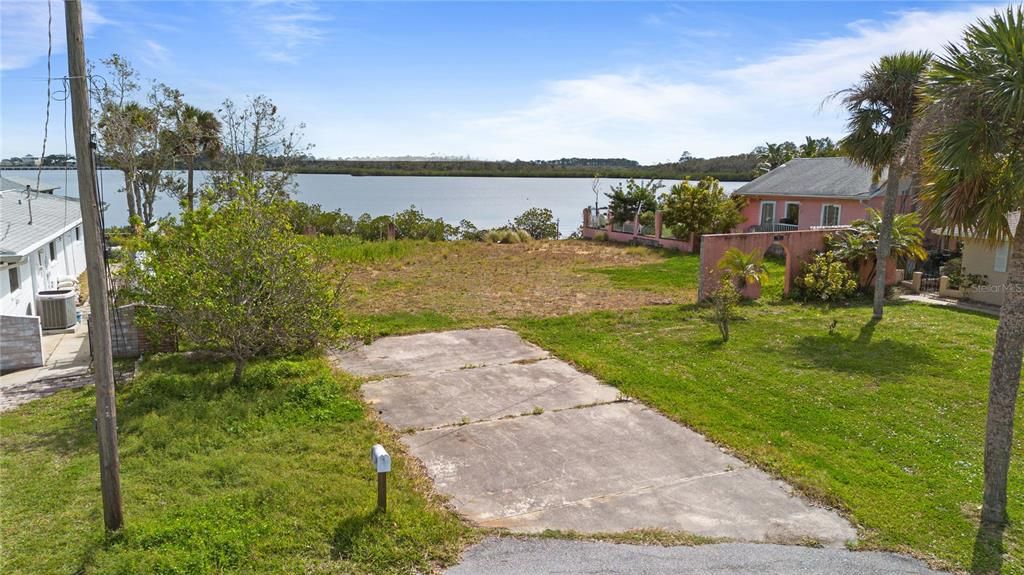 待售: $499,000 (0.35 acres)