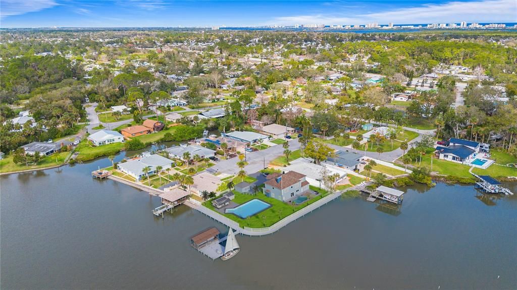 待售: $499,000 (0.35 acres)