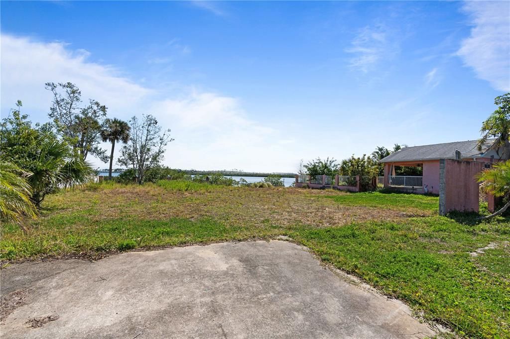 待售: $499,000 (0.35 acres)