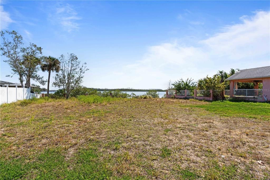 待售: $499,000 (0.35 acres)