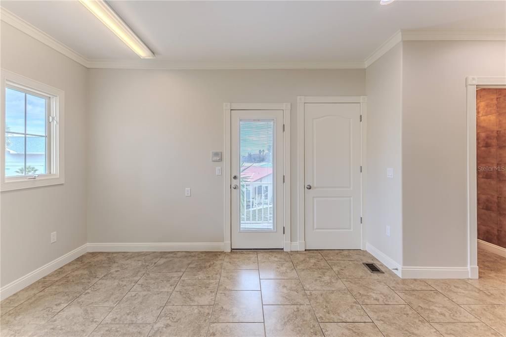 En Venta: $985,000 (3 camas, 2 baños, 2609 Pies cuadrados)