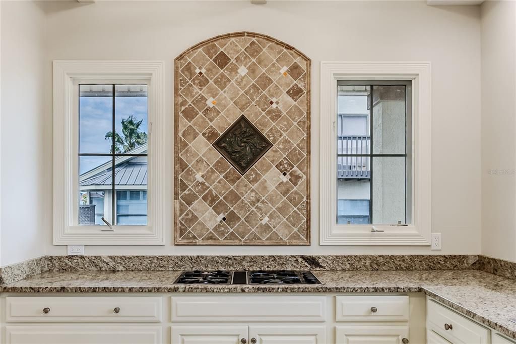 En Venta: $985,000 (3 camas, 2 baños, 2609 Pies cuadrados)