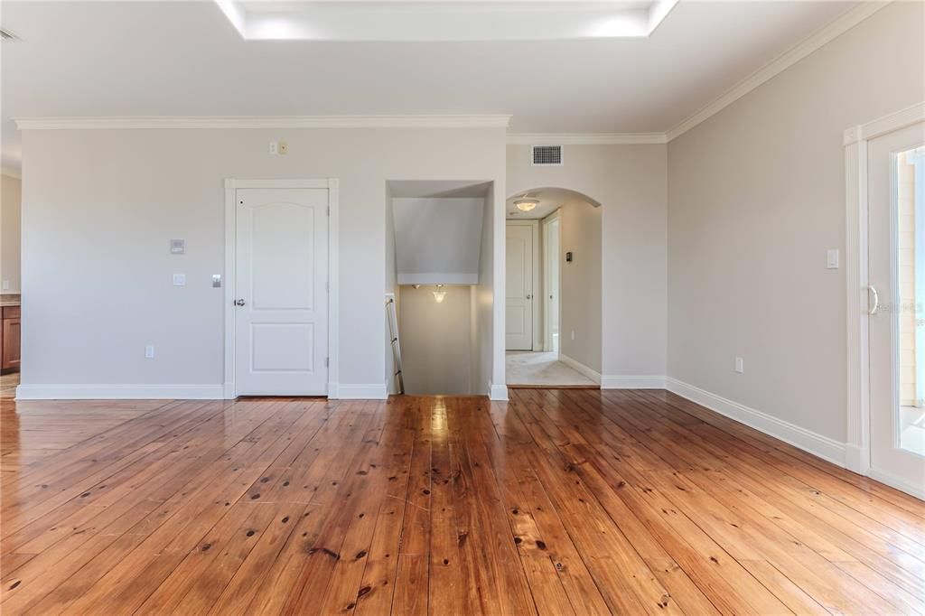 En Venta: $985,000 (3 camas, 2 baños, 2609 Pies cuadrados)