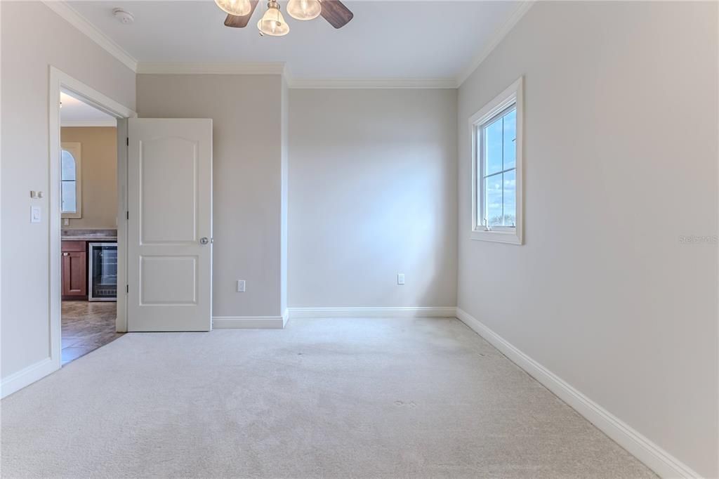 En Venta: $985,000 (3 camas, 2 baños, 2609 Pies cuadrados)