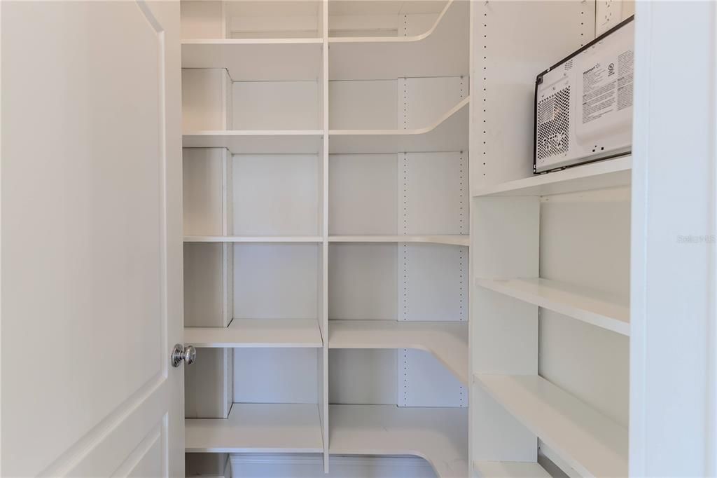 En Venta: $985,000 (3 camas, 2 baños, 2609 Pies cuadrados)