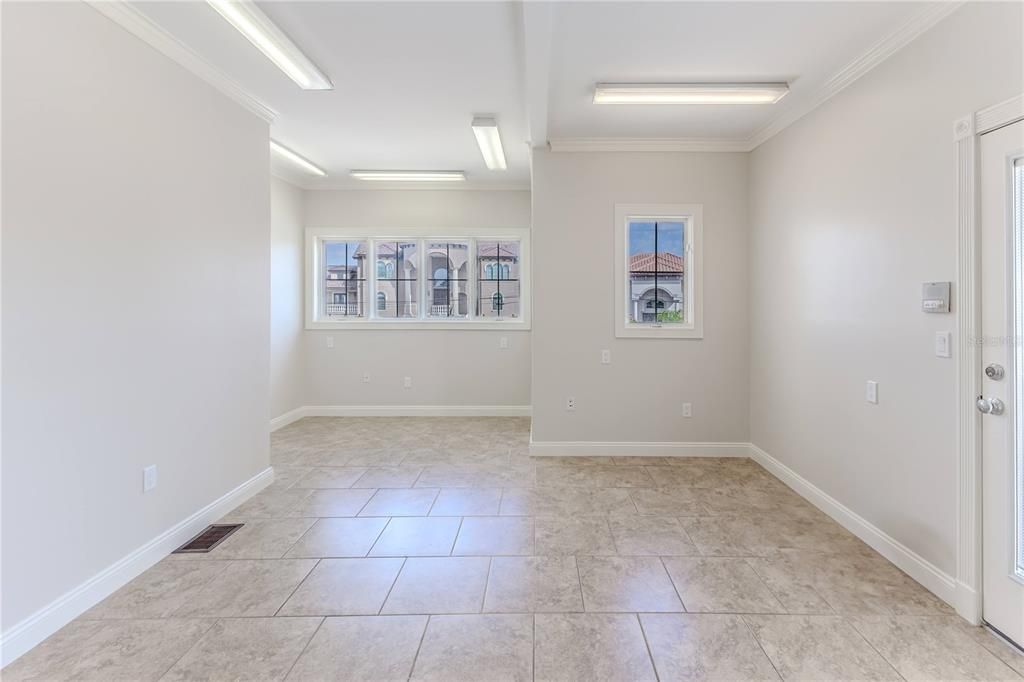 En Venta: $985,000 (3 camas, 2 baños, 2609 Pies cuadrados)