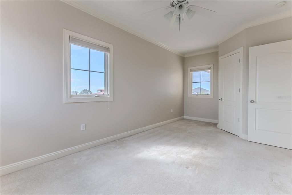 En Venta: $985,000 (3 camas, 2 baños, 2609 Pies cuadrados)