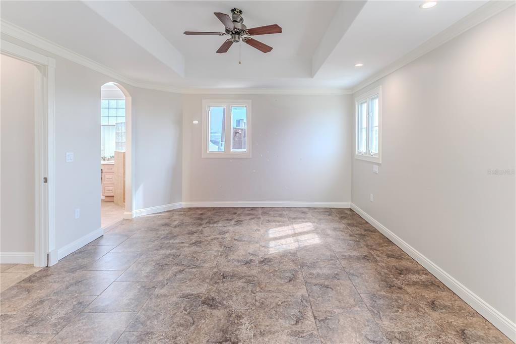 En Venta: $985,000 (3 camas, 2 baños, 2609 Pies cuadrados)