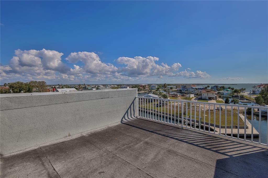 En Venta: $985,000 (3 camas, 2 baños, 2609 Pies cuadrados)