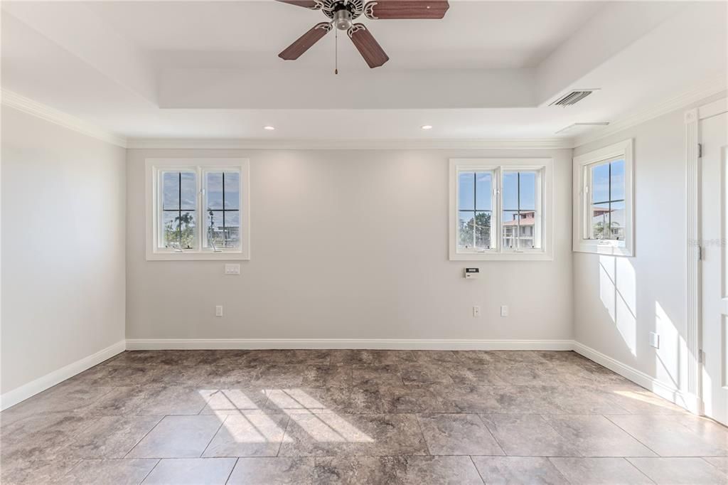 En Venta: $985,000 (3 camas, 2 baños, 2609 Pies cuadrados)