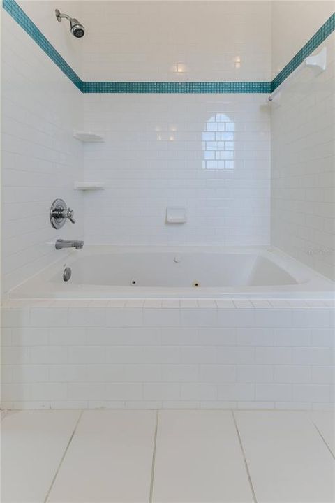 En Venta: $985,000 (3 camas, 2 baños, 2609 Pies cuadrados)