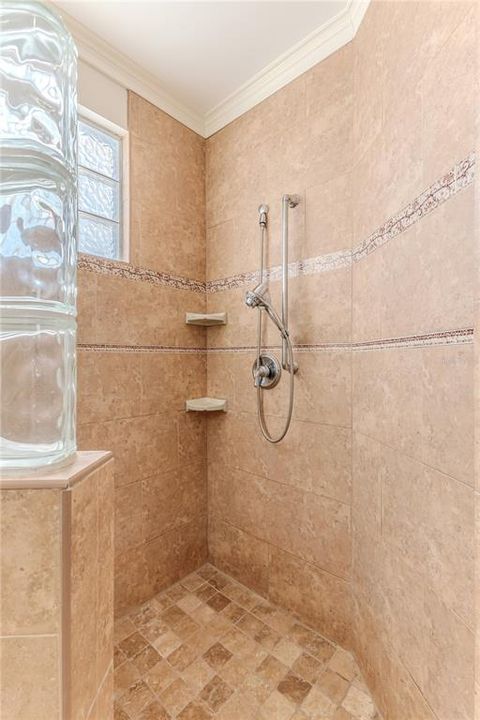 En Venta: $985,000 (3 camas, 2 baños, 2609 Pies cuadrados)