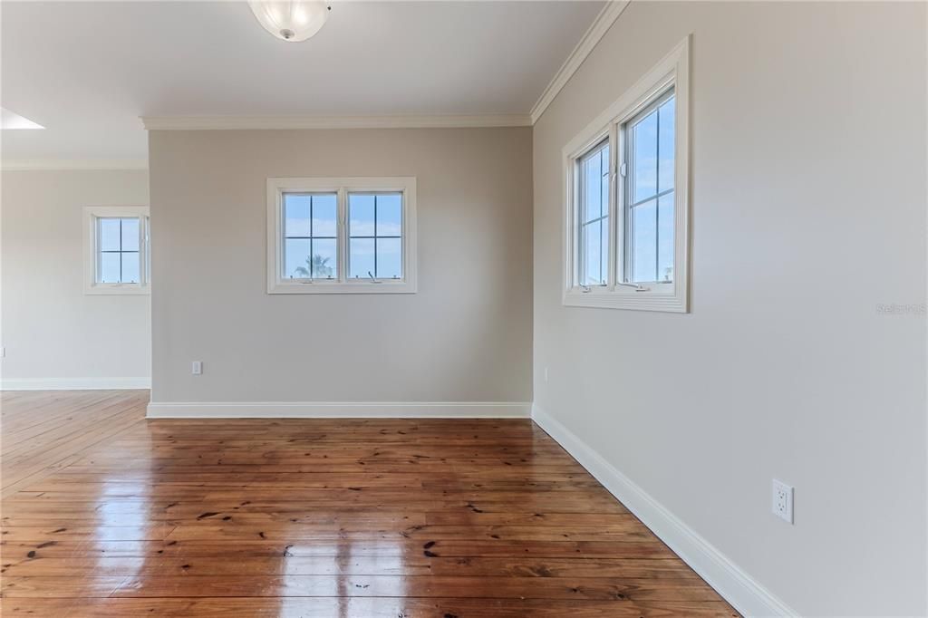 En Venta: $985,000 (3 camas, 2 baños, 2609 Pies cuadrados)